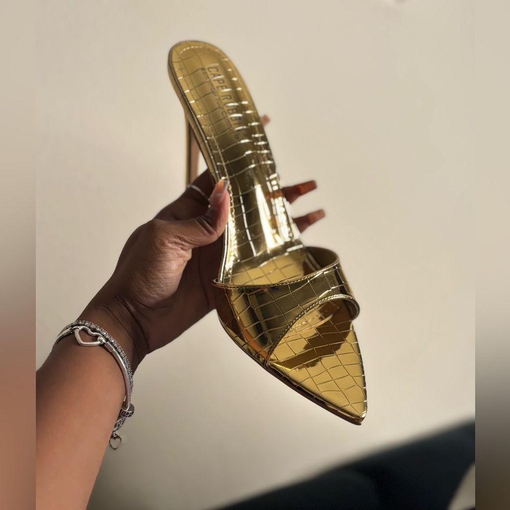 Croc print Gold heels. Multiple sizes available ‼️